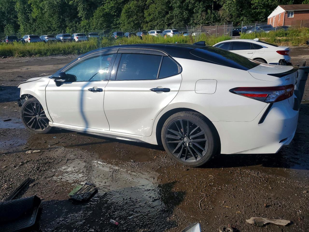 2019 Toyota Camry Xse - zdjęcie 2