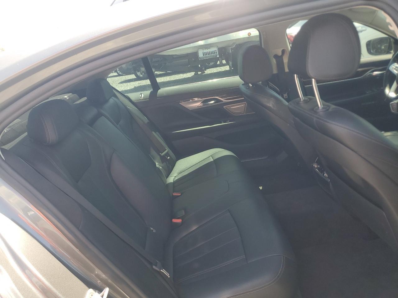 2018 BMW Seria 7 740e - zdjęcie 10