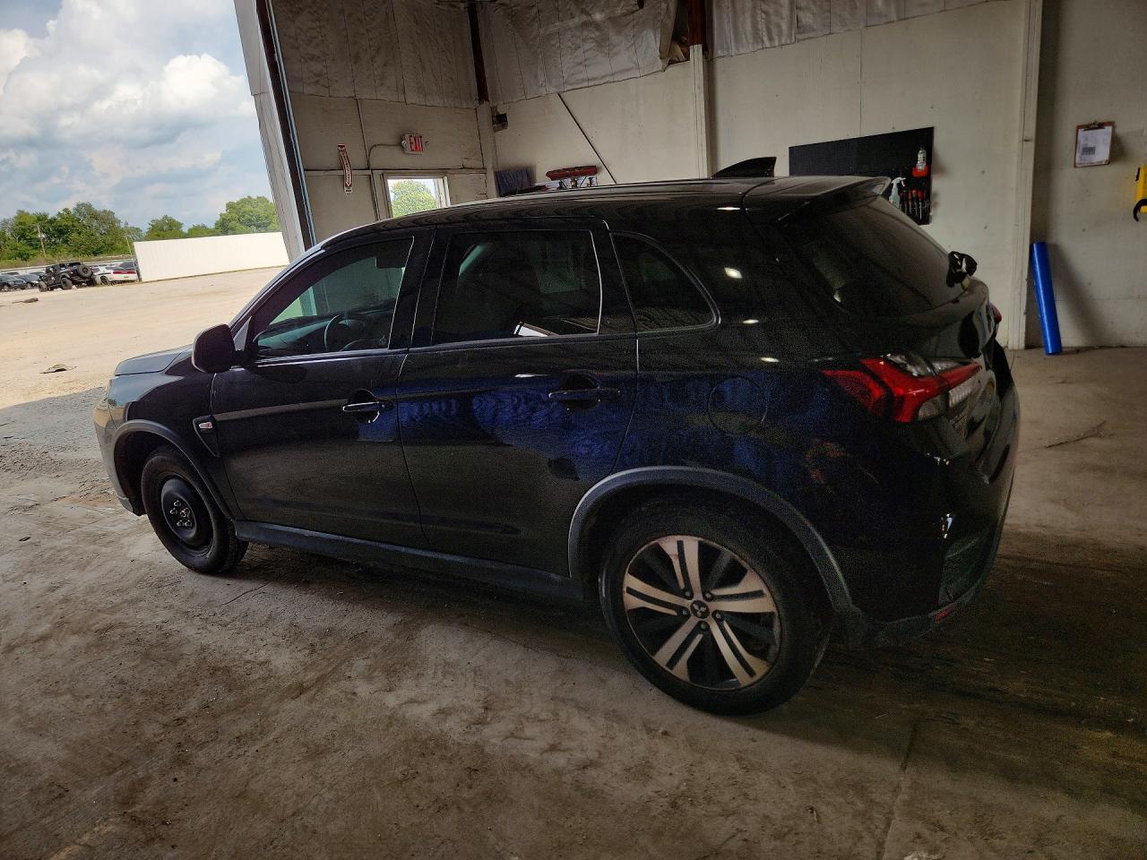 2021 Mitsubishi Outlander Sport Es - zdjęcie 2