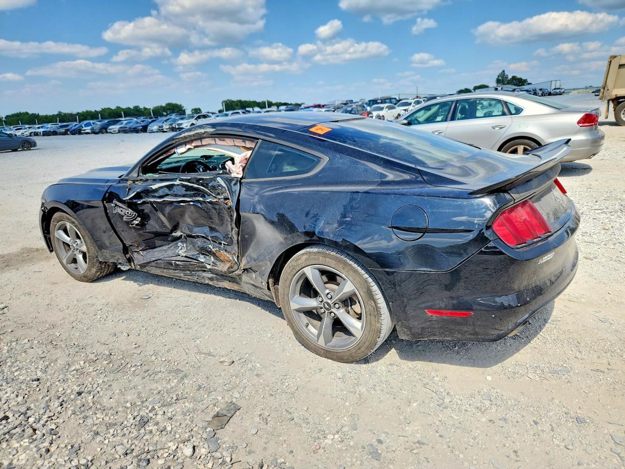 2016 Ford Mustang - zdjęcie 2