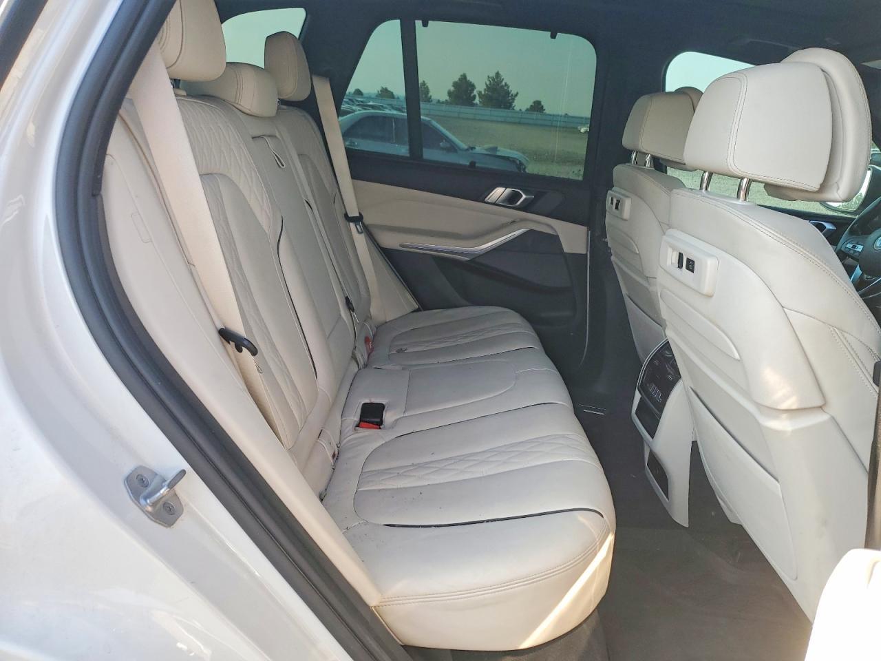 2021 BMW X5 xDrive40I - zdjęcie 11