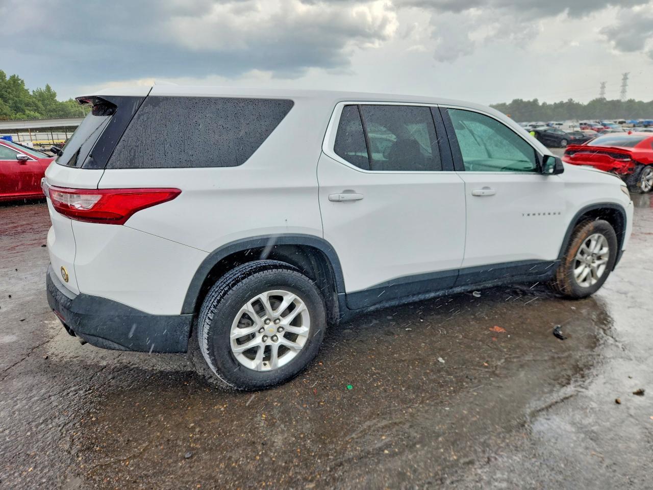 2018 Chevrolet Traverse Ls - zdjęcie 3