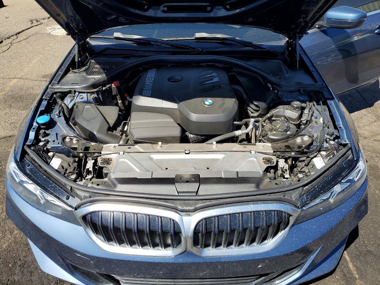 2025 BMW Seria 3 330i - zdjęcie 11
