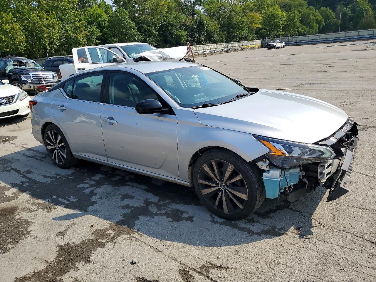 2019 Nissan Altima Sr - zdjęcie 4