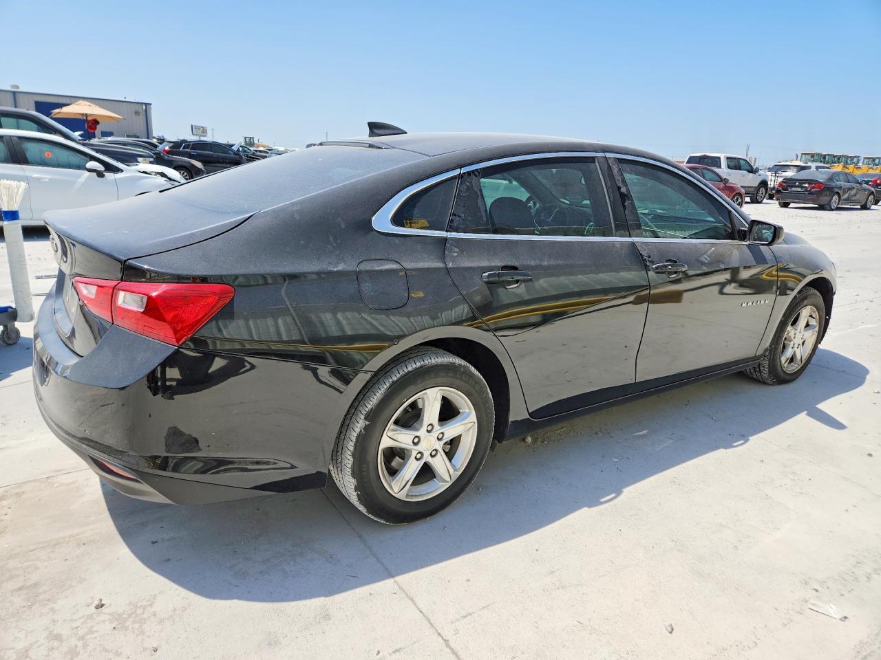 2021 Chevrolet Malibu Ls - zdjęcie 3