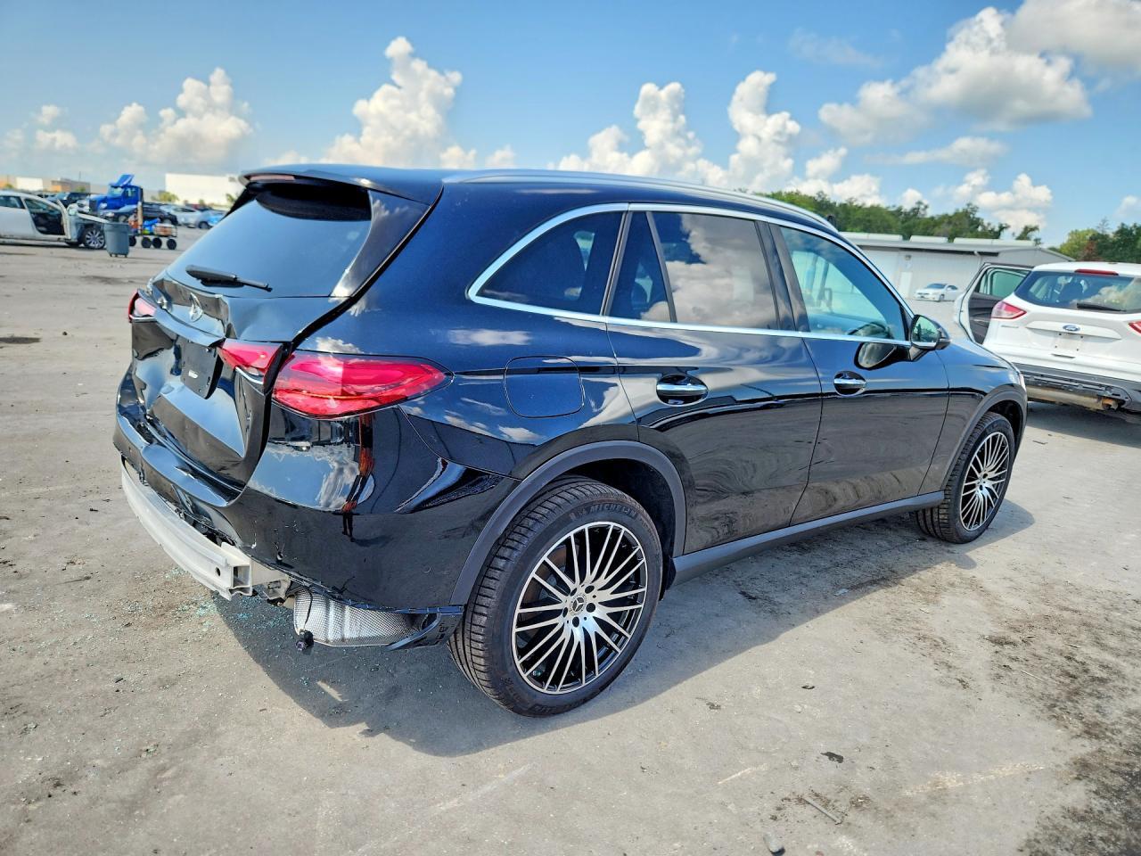 2025 Mercedes-Benz Glc 300 - zdjęcie 3