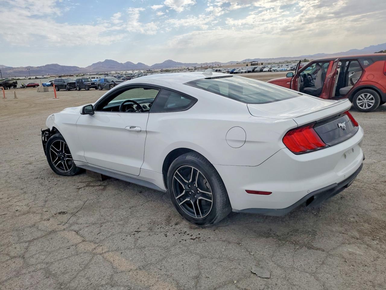 2023 Ford Mustang - zdjęcie 2