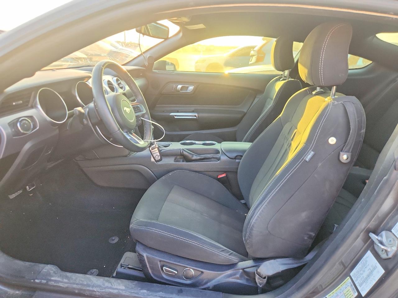 2019 Ford Mustang - zdjęcie 7