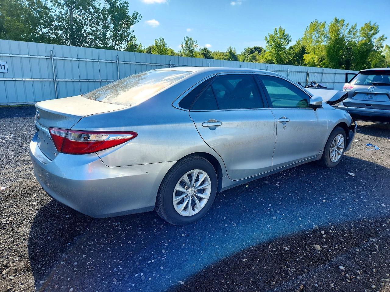 2016 Toyota Camry Le - zdjęcie 3