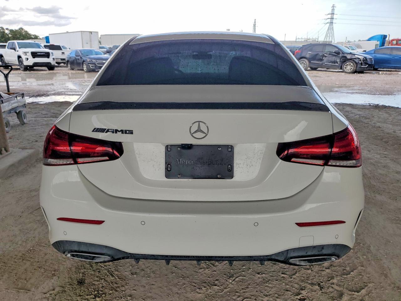 2021 Mercedes-Benz A 220 - zdjęcie 11