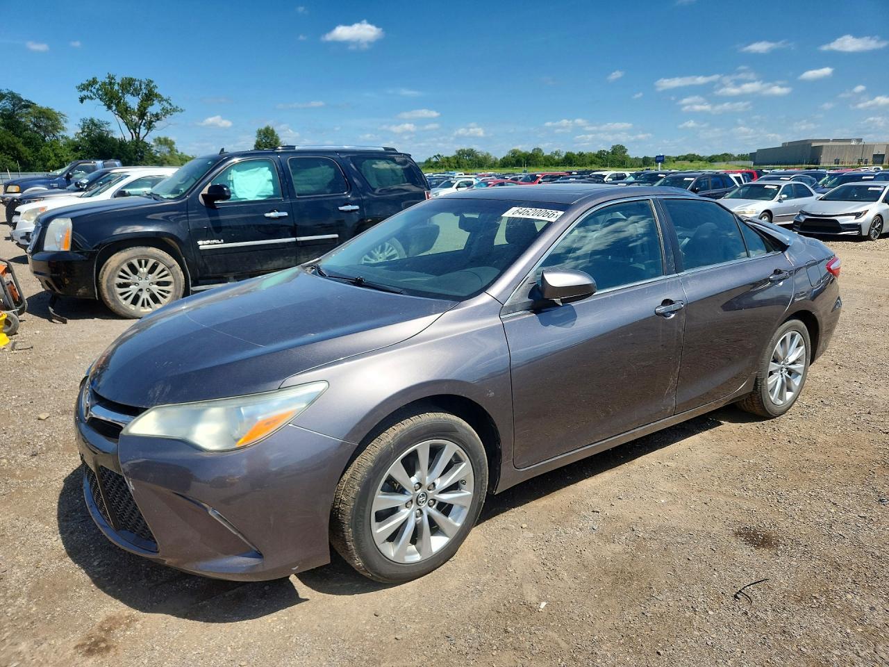 2016 Toyota Camry Xle - zdjęcie główne