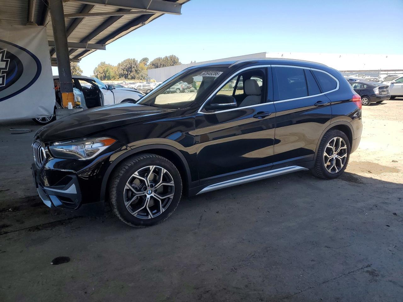 2021 BMW X1 xDrive28I - zdjęcie główne