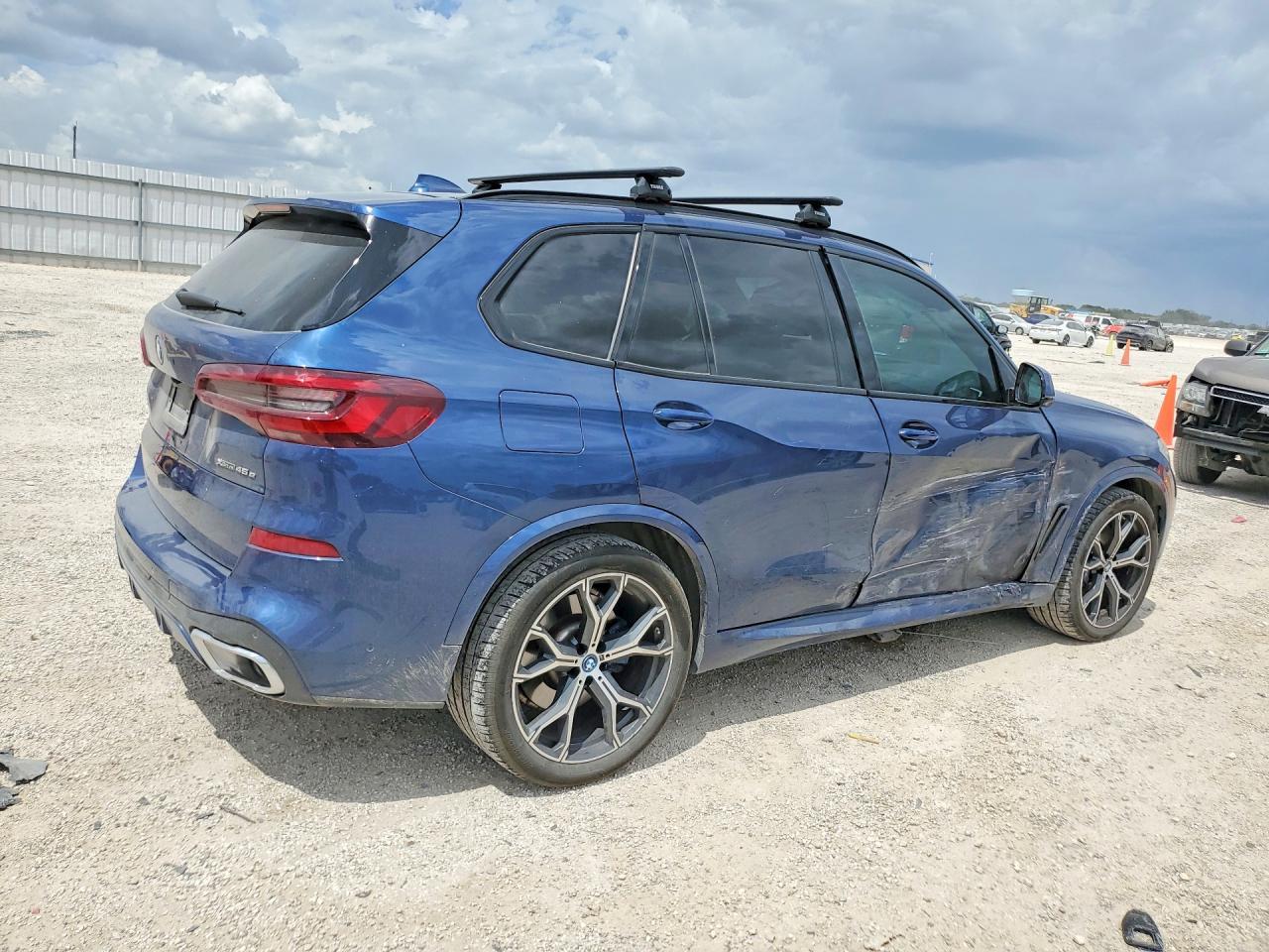 2023 BMW X5 xDrive45E - zdjęcie 3