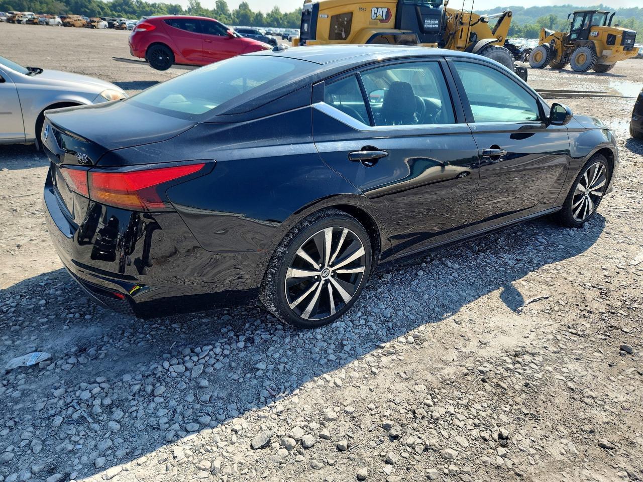 2020 Nissan Altima Sr - zdjęcie 3