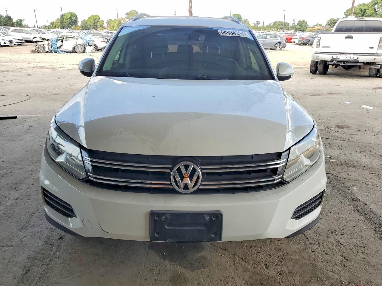 2015 Volkswagen Tiguan S - zdjęcie 5