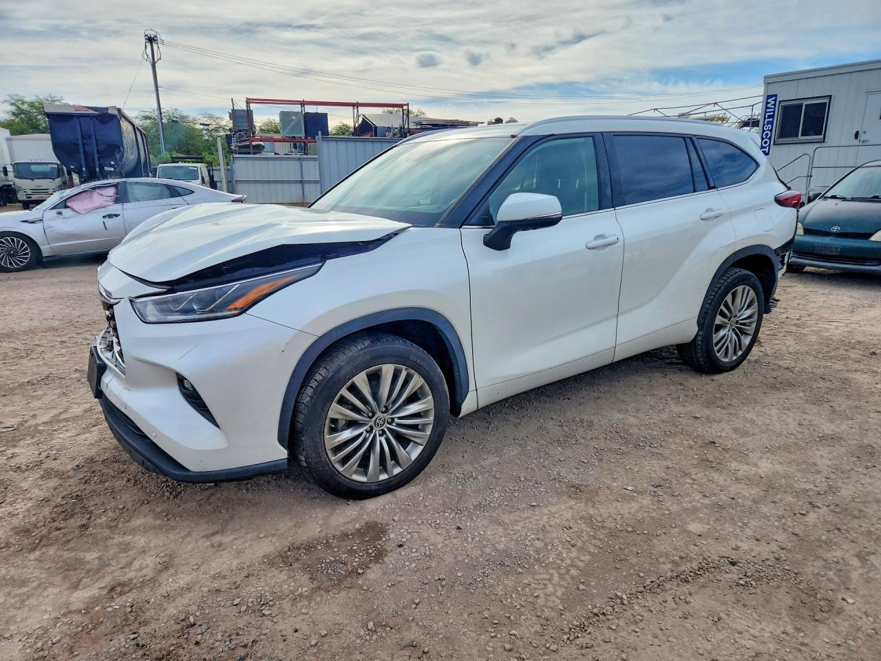 2022 Toyota Highlander Platinum - zdjęcie główne