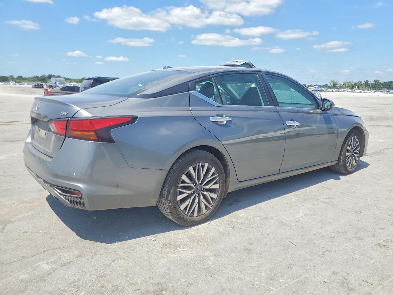 2023 Nissan Altima Sv - zdjęcie 3