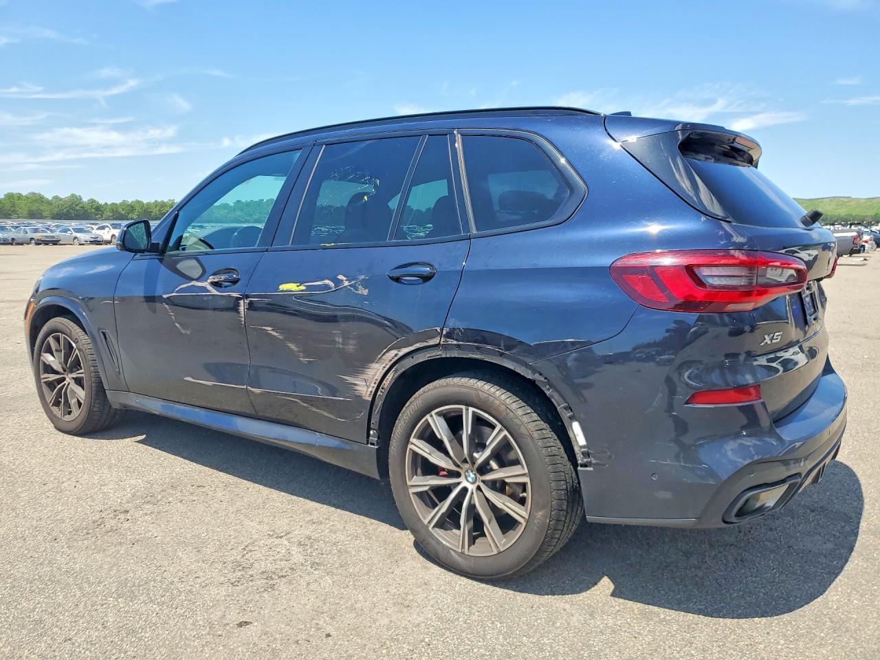 2023 BMW X5 xDrive40I - zdjęcie 2