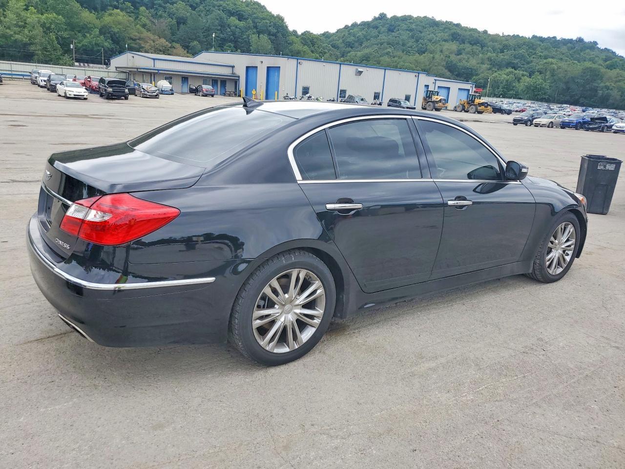 2013 Hyundai Genesis 3.8L - zdjęcie 3