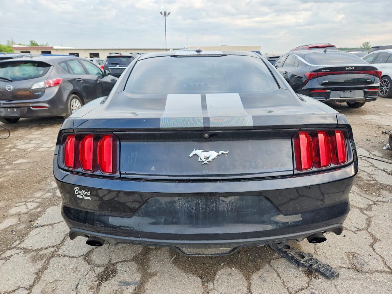 2017 Ford Mustang - zdjęcie 6