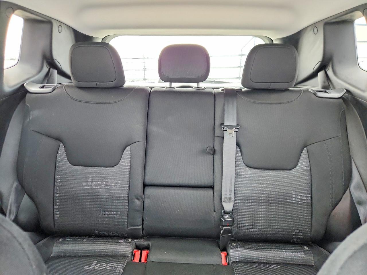 2015 Jeep Renegade Latitude - zdjęcie 10