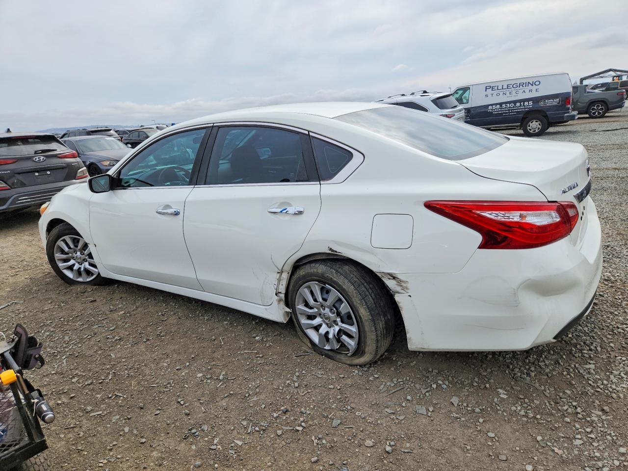 2017 Nissan Altima - zdjęcie 2