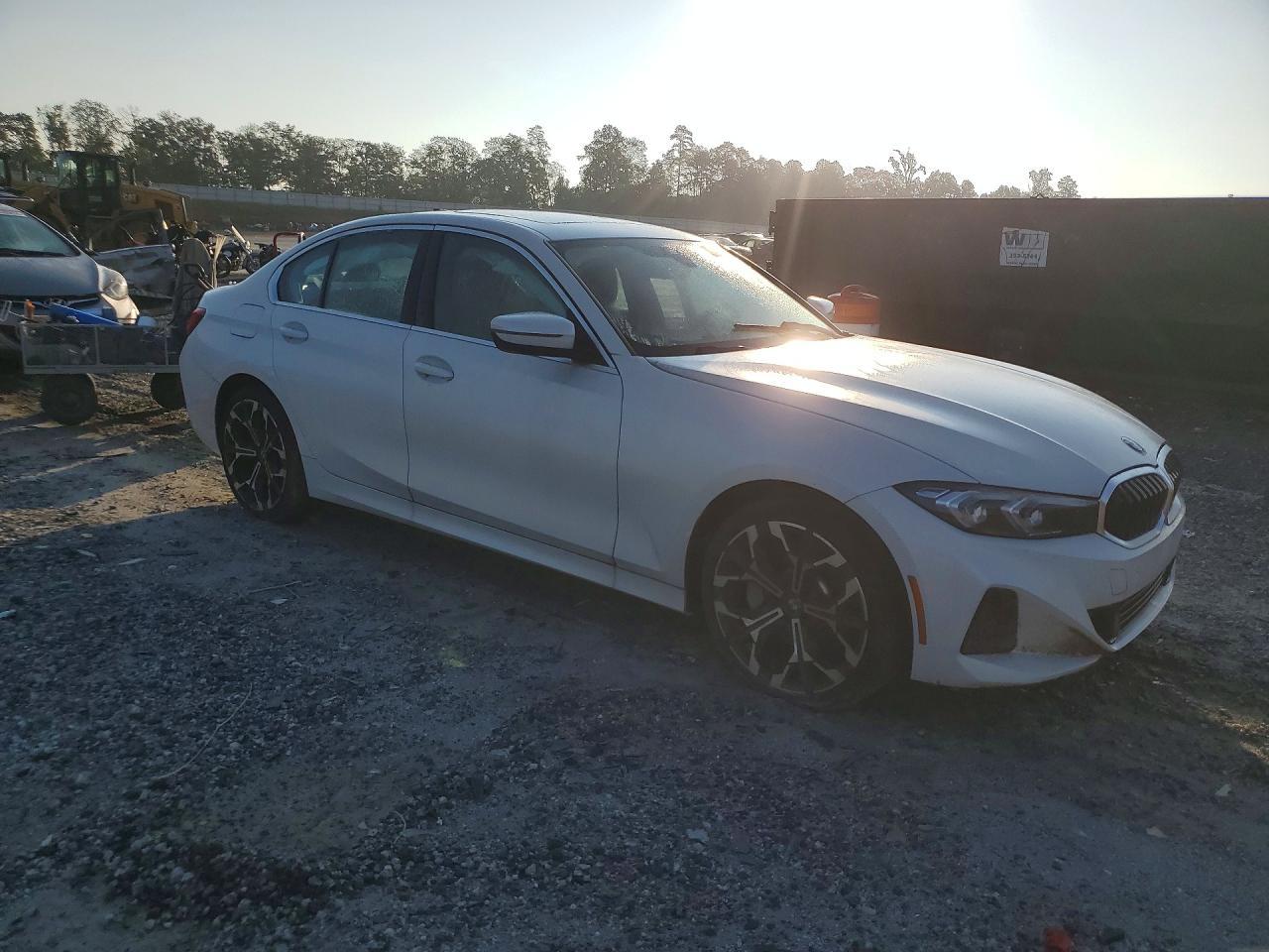 2025 BMW 330I - zdjęcie 4