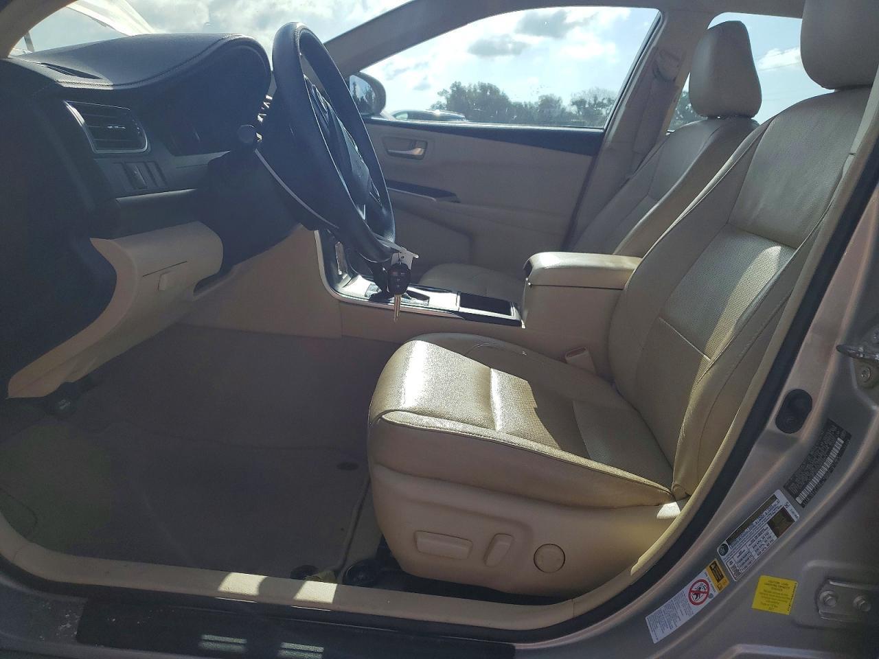 2016 Toyota Camry Le - zdjęcie 7