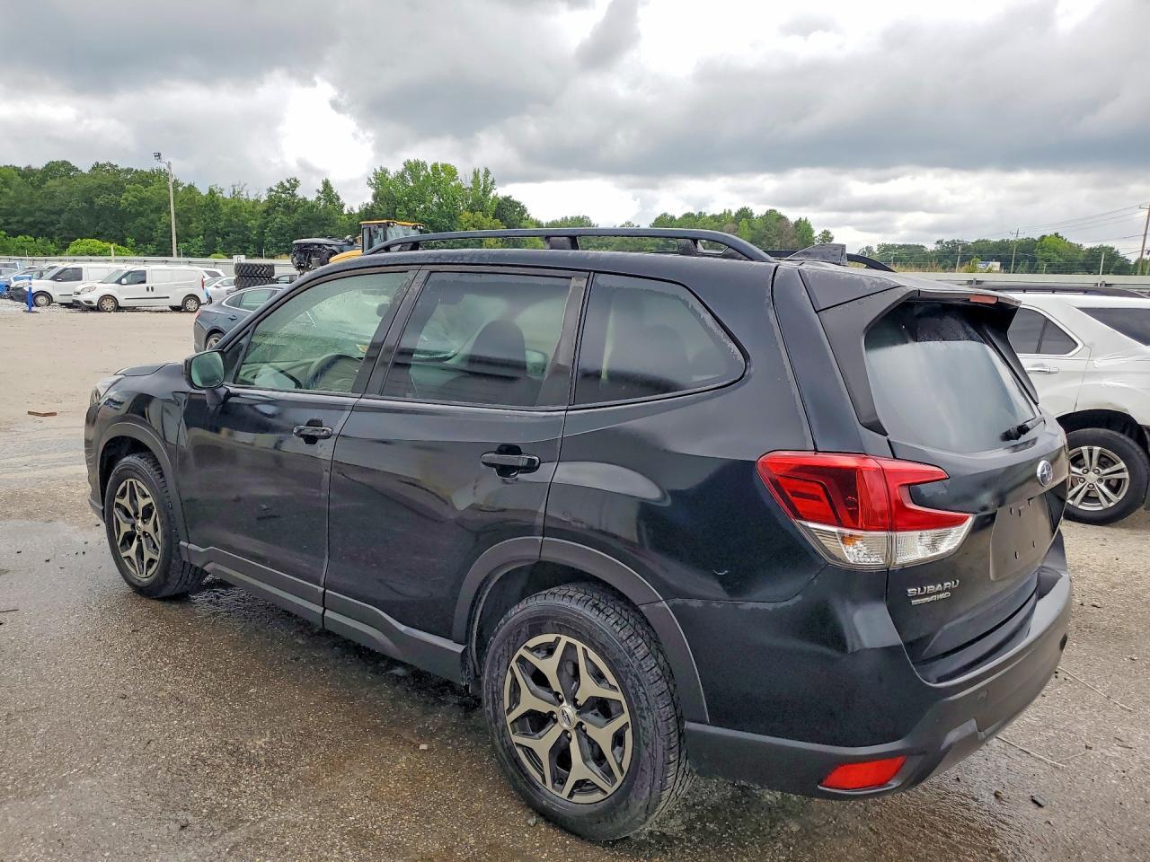 2023 Subaru Forester Premium - zdjęcie 2
