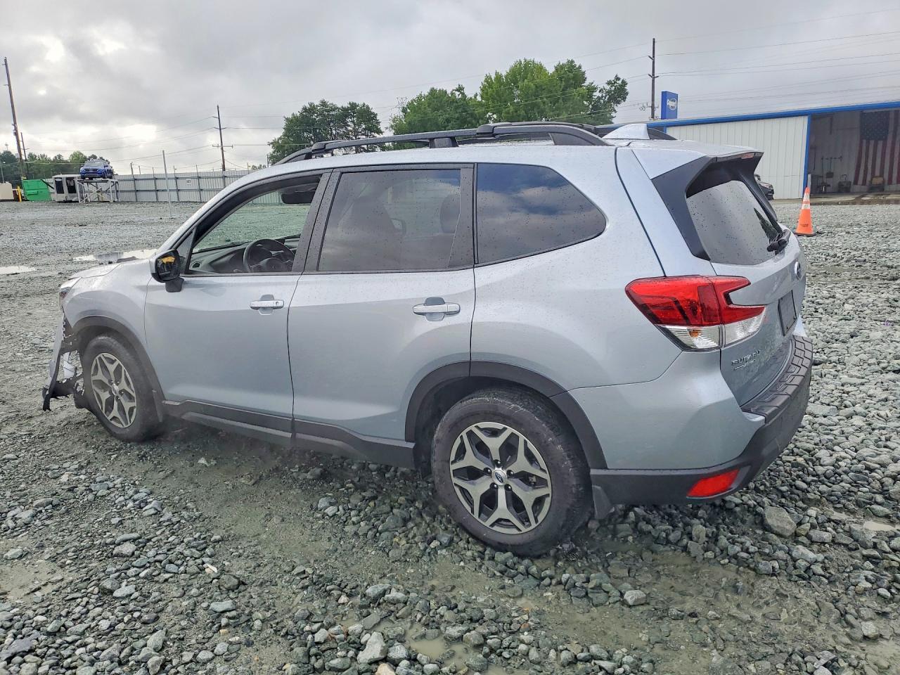 2021 Subaru Forester Premium - zdjęcie 2