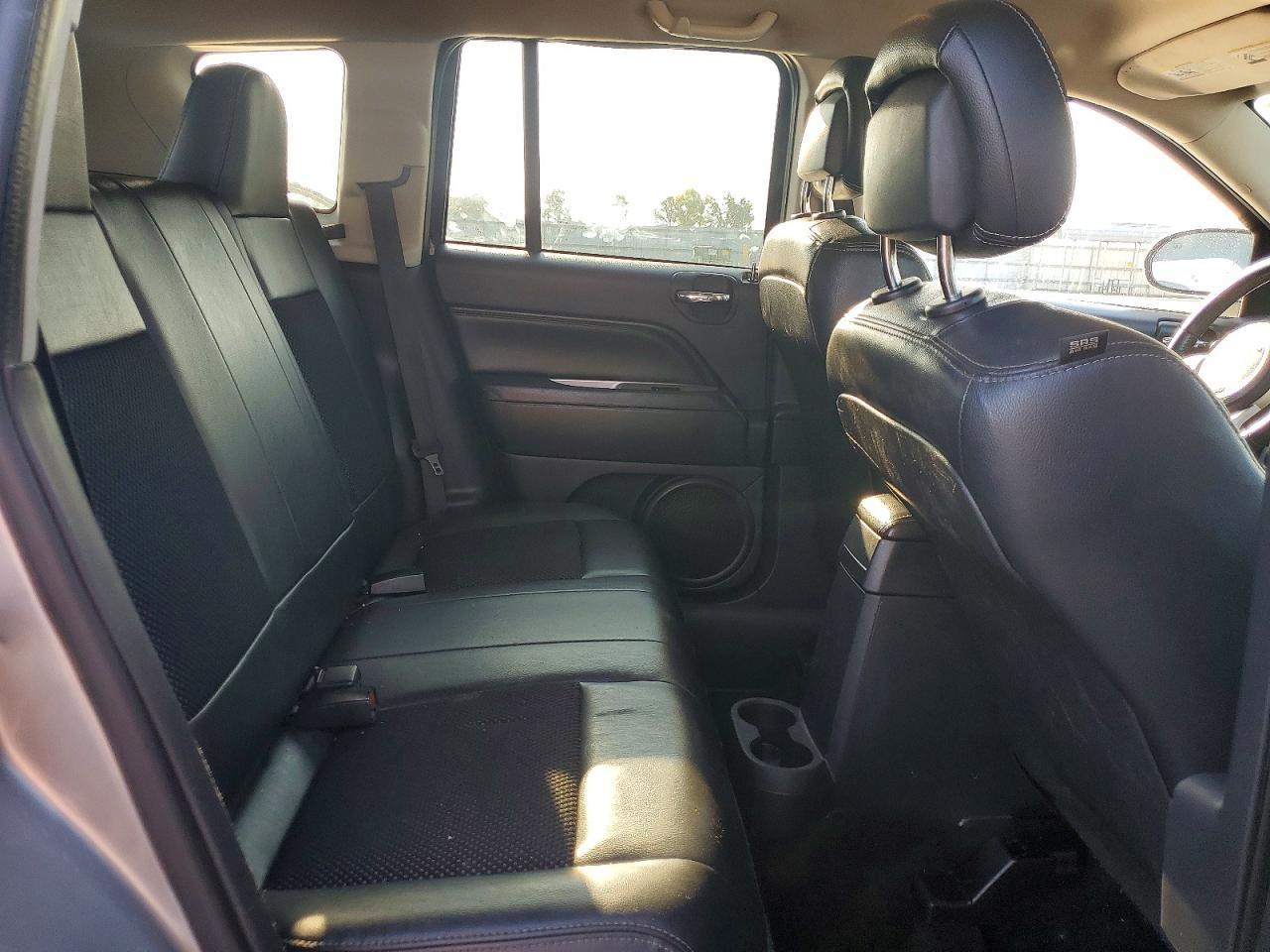 2016 Jeep Compass Latitude - zdjęcie 11