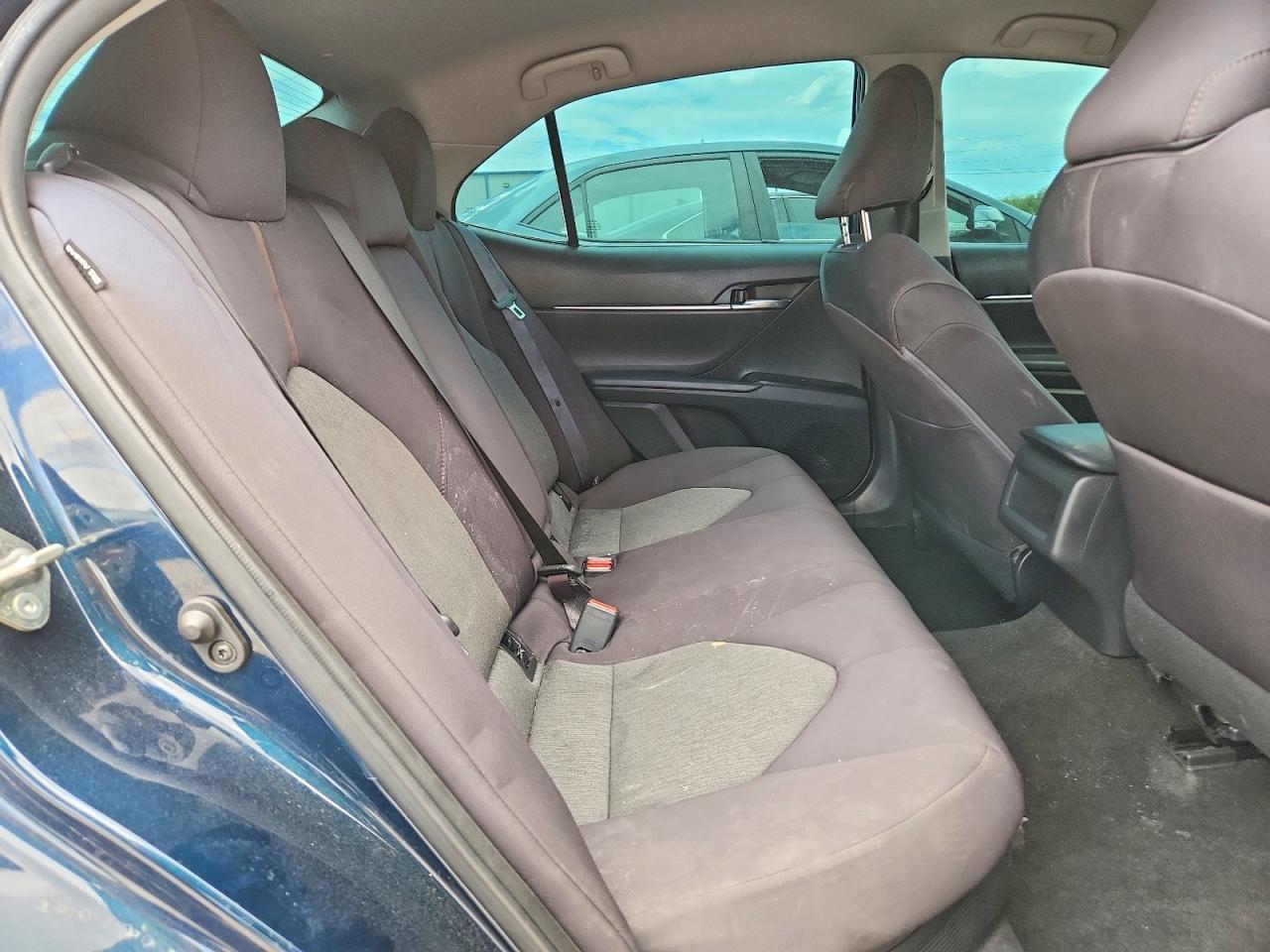 2019 Toyota Camry Le - zdjęcie 10