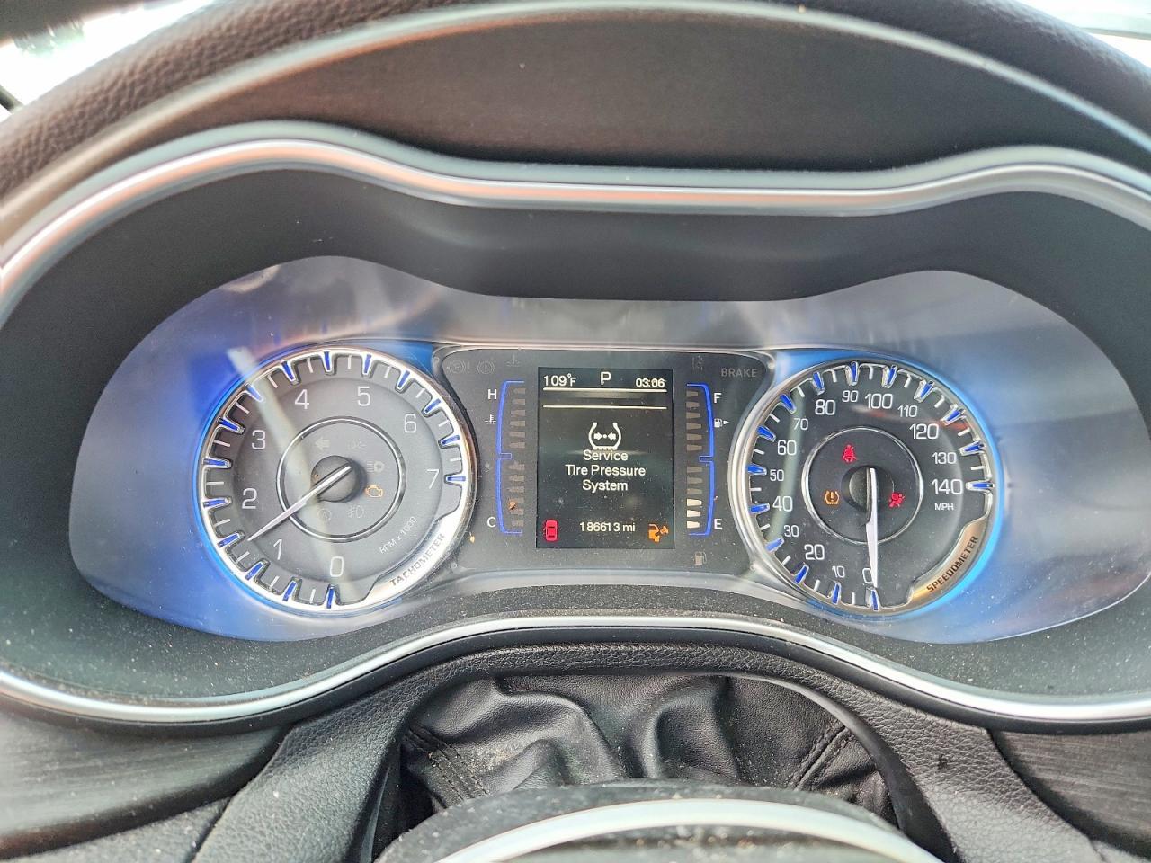 2015 Chrysler 200 Limited - zdjęcie 9