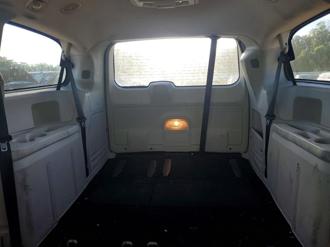 2016 Chrysler Town & Country Touring - zdjęcie 10