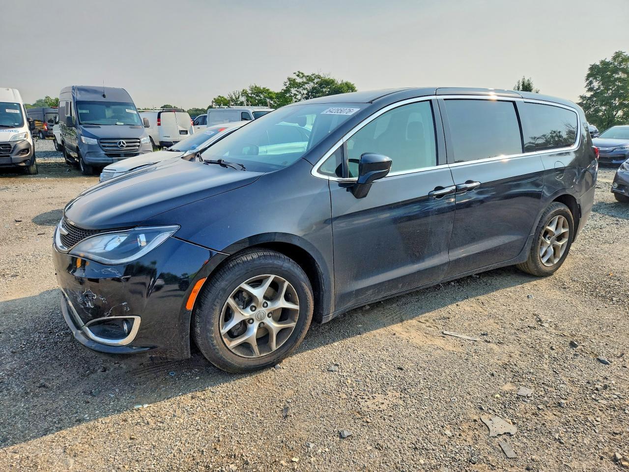 2019 Chrysler Pacifica Touring Plus - zdjęcie główne