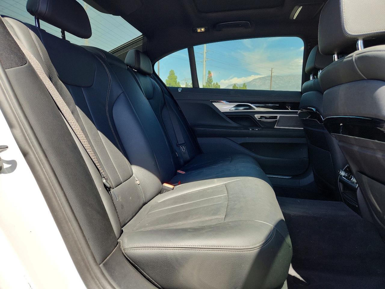 2019 BMW 740 I - zdjęcie 10