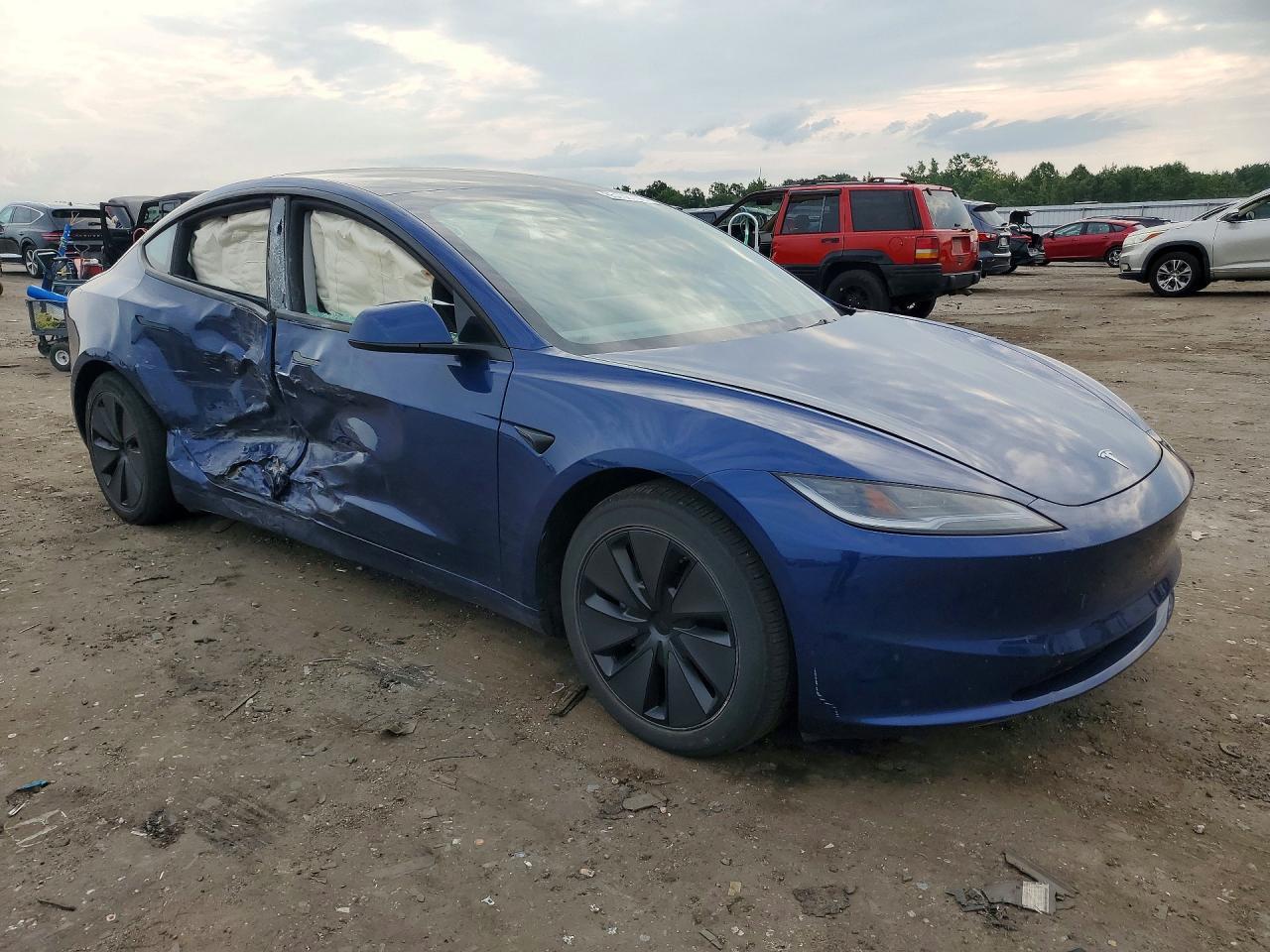 2025 Tesla Model 3 - zdjęcie 4