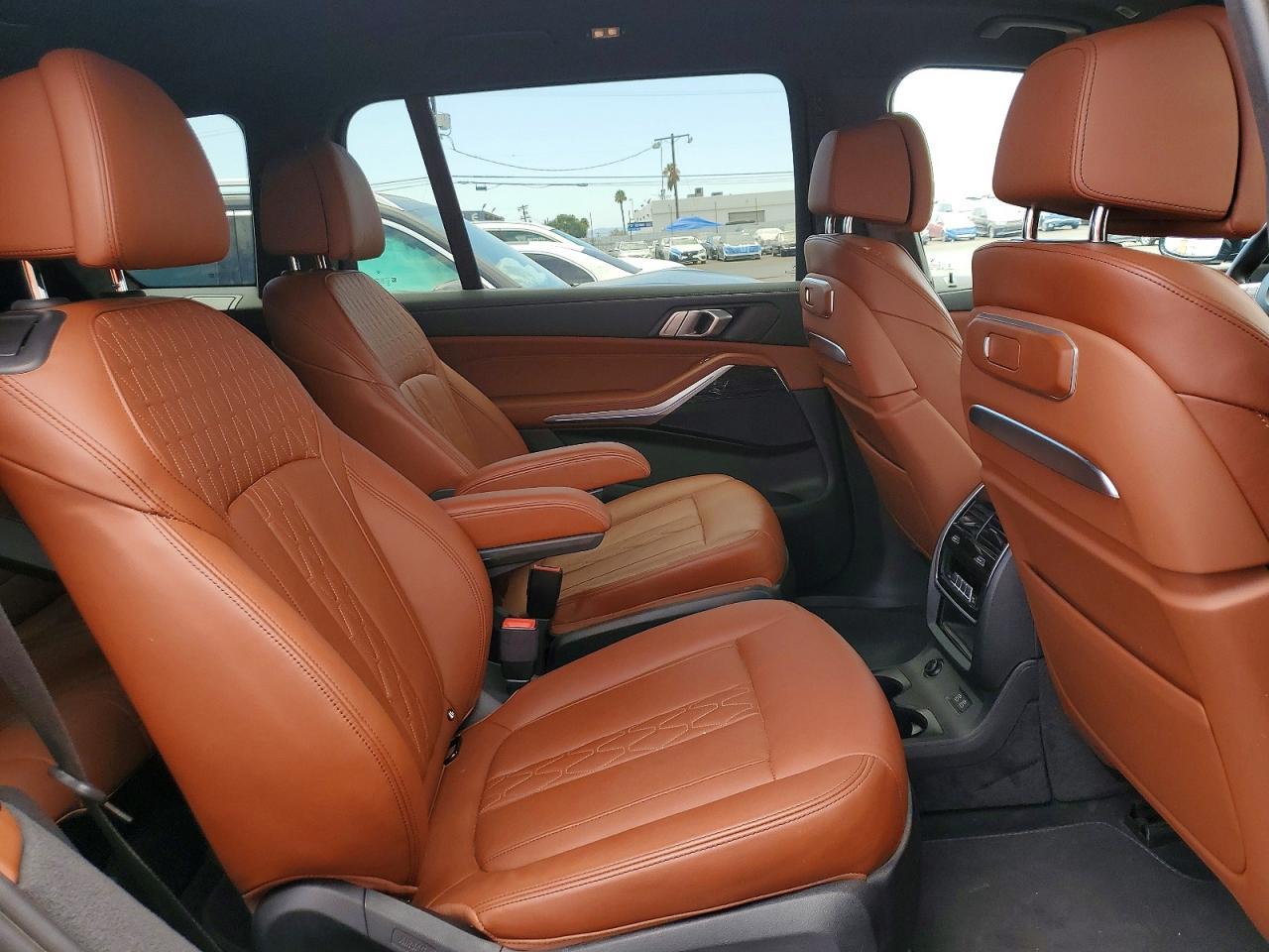 2025 BMW X7 xDrive40I - zdjęcie 11