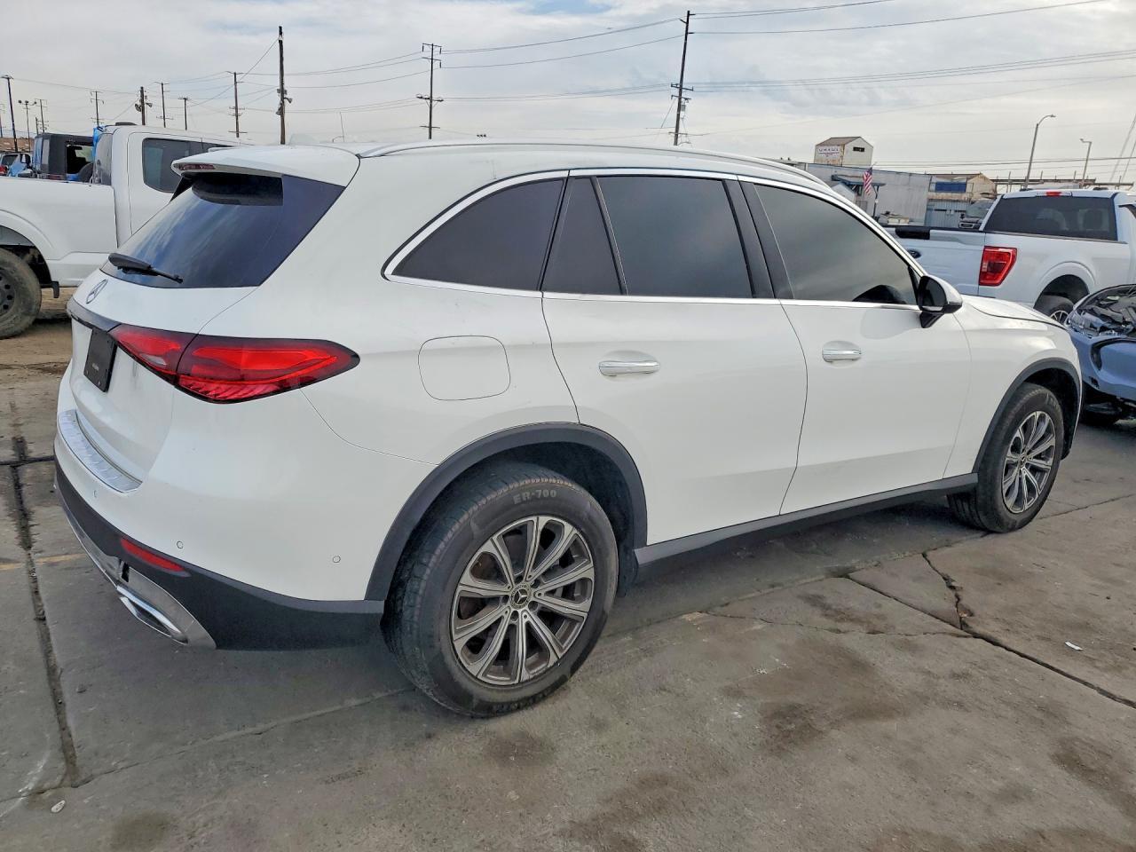 2023 Mercedes-Benz Glc 300 - zdjęcie 3