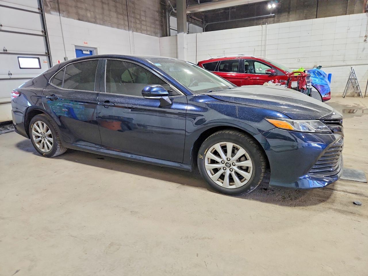 2018 Toyota Camry Le - zdjęcie 4