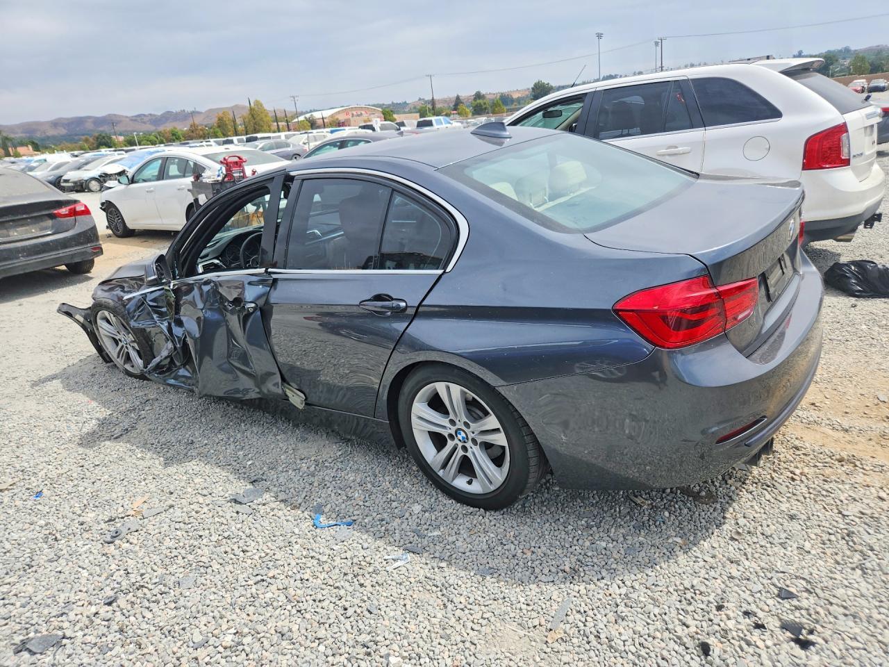 2018 BMW 330 I - zdjęcie 2