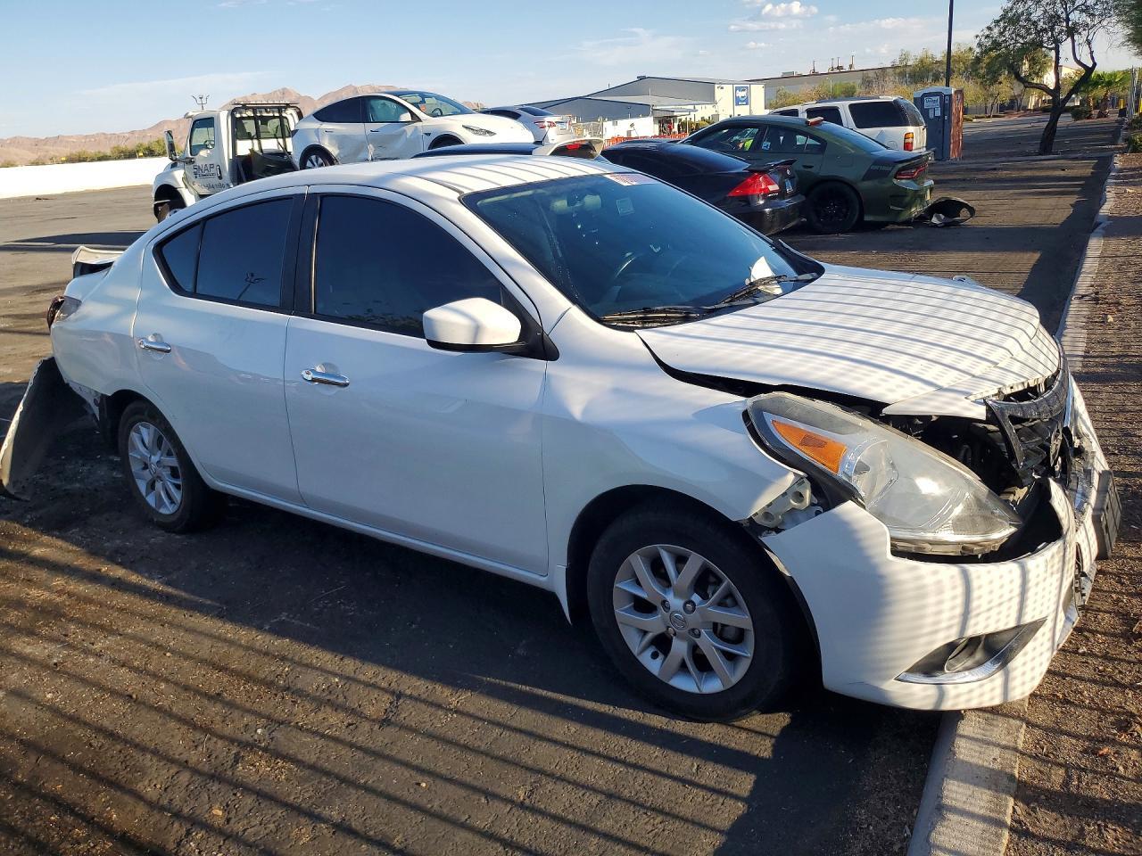 2017 Nissan Versa 1.6 S - zdjęcie 4