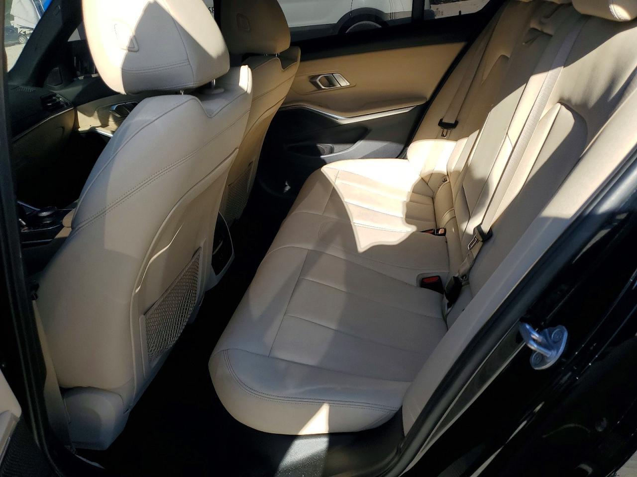 2021 BMW 330I - zdjęcie 10