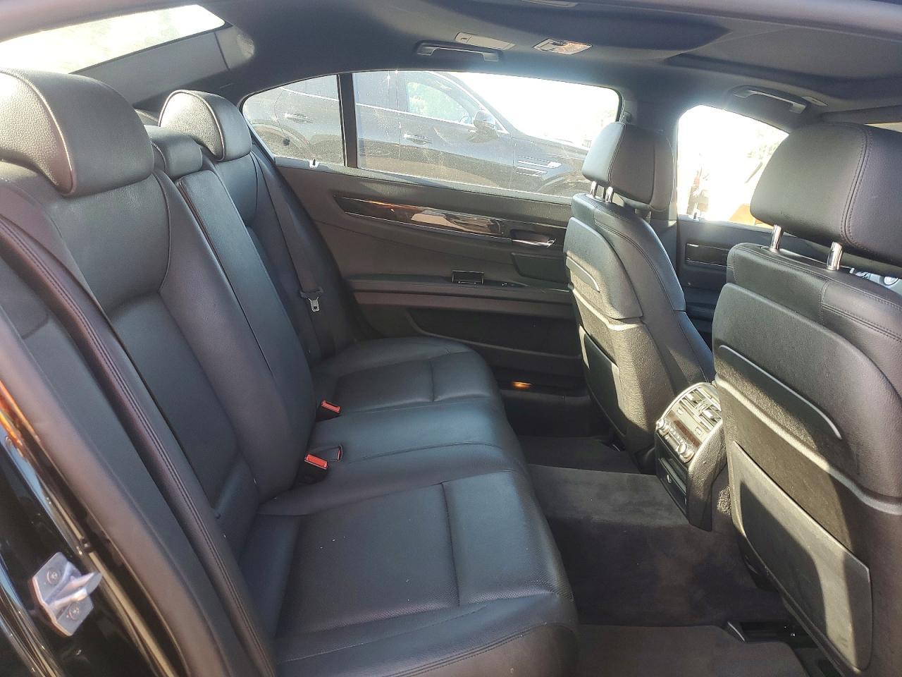 2015 BMW Seria 7 740Li - zdjęcie 10