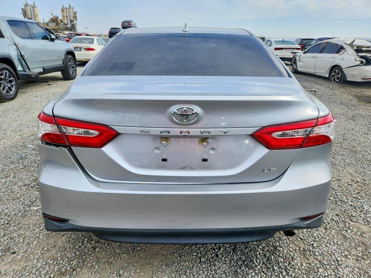 2020 Toyota Camry Le - zdjęcie 6