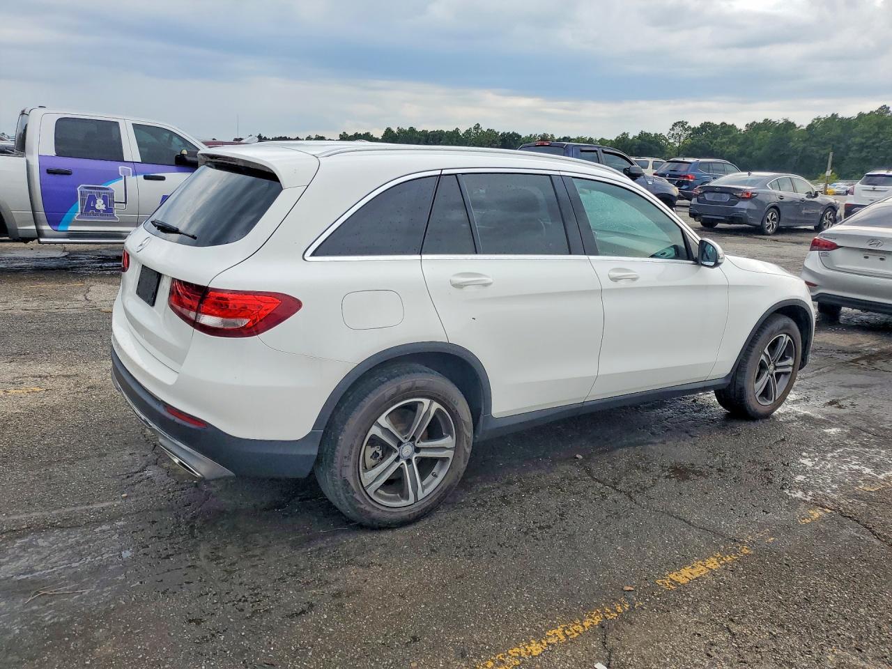 2017 Mercedes-Benz Glc 300 - zdjęcie 3