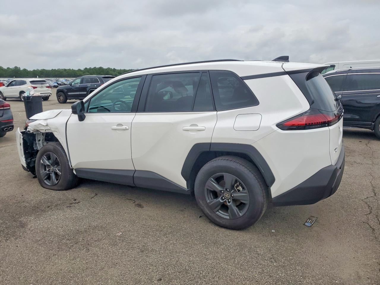 2026 Toyota Rav4 Le - zdjęcie 2