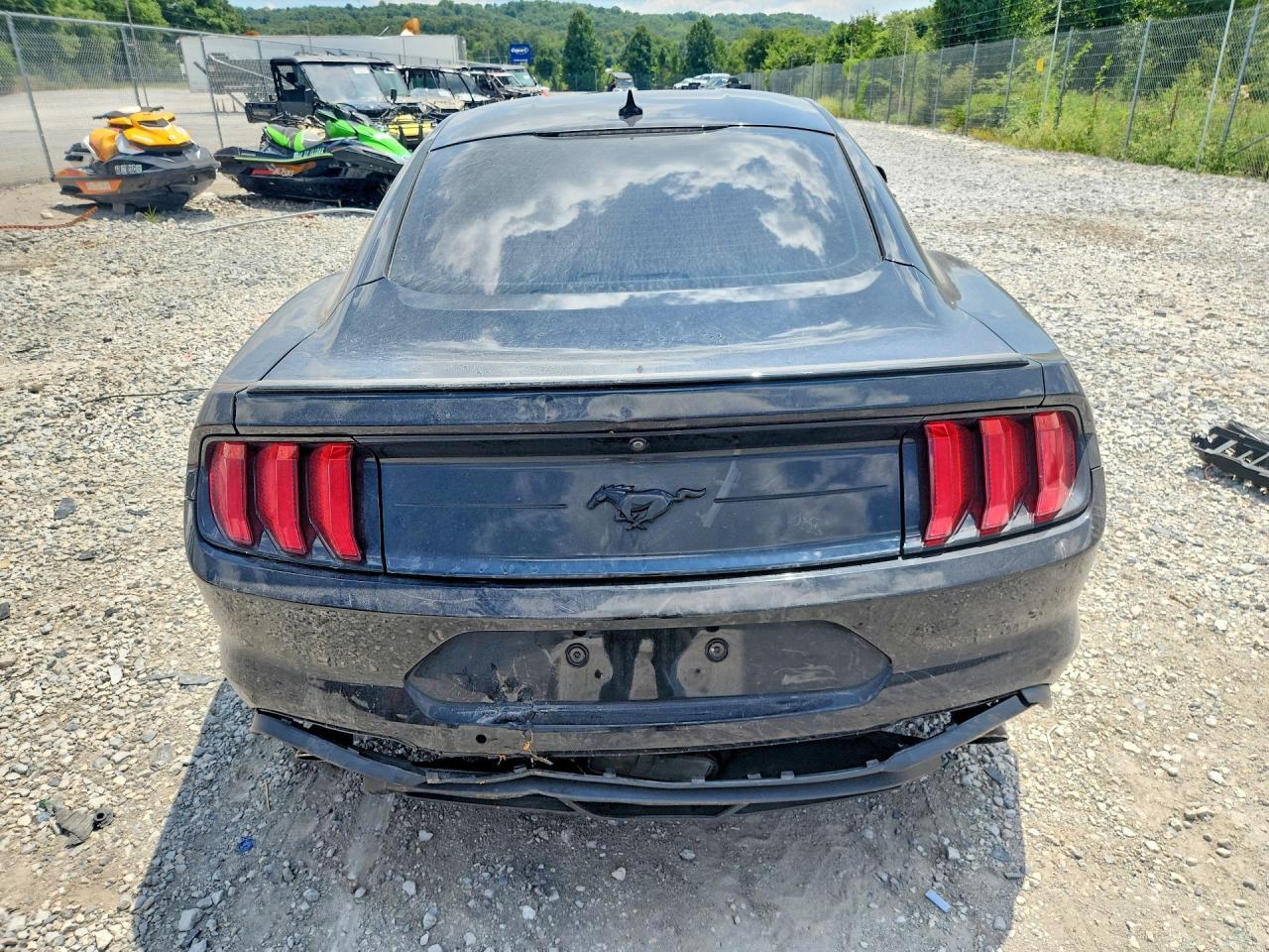 2022 Ford Mustang - zdjęcie 6