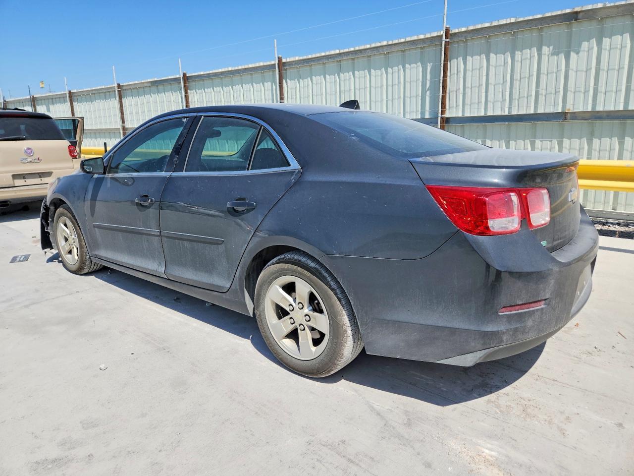2014 Chevrolet Malibu Ls - zdjęcie 2