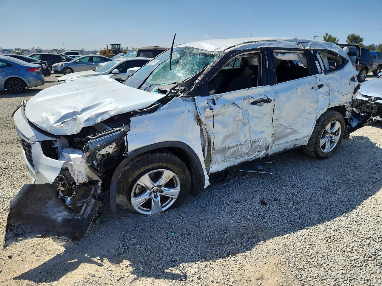 2022 Toyota Highlander Le - zdjęcie główne